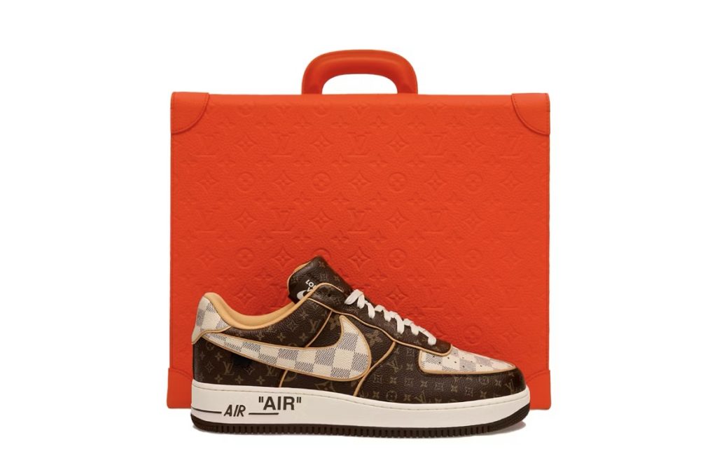 The Louis Vuitton x Nike Air Force 1 Low Monogram Brown / Damier Azur Side view with orange Louis Vuitton case 